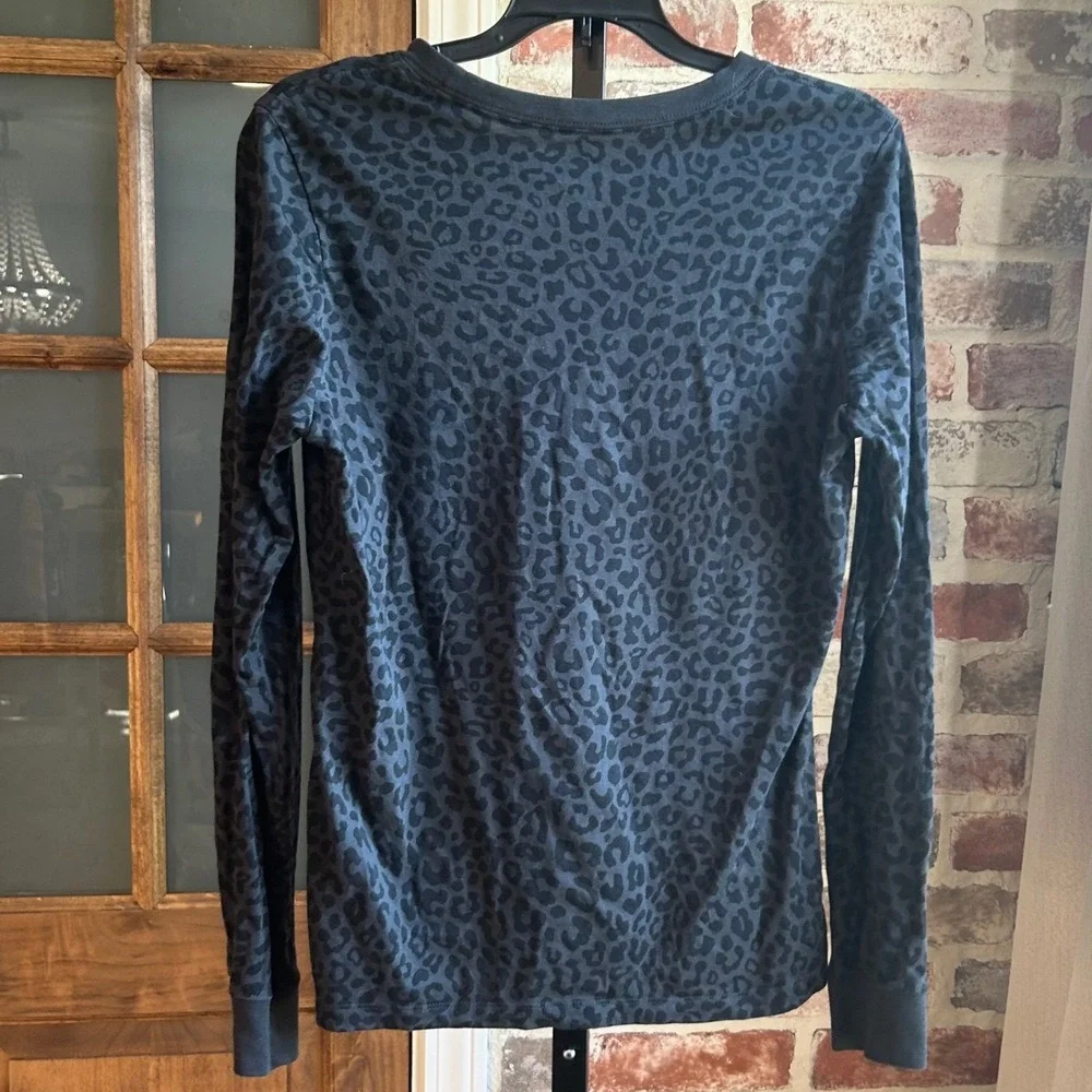 Nike Long Sleeve Tee Women Black Cheetah Print Embroidered Logo Size M